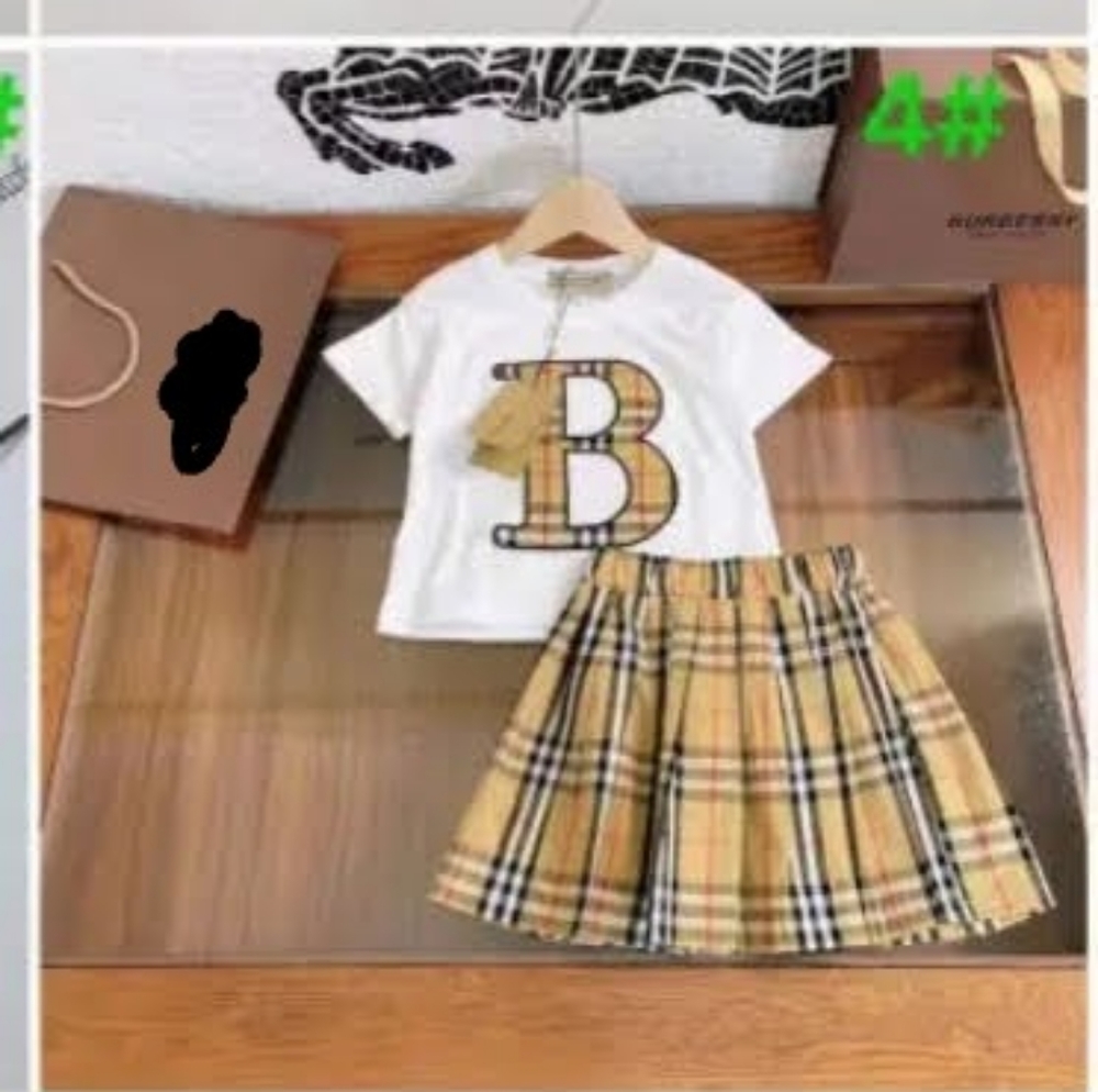 'Preppy girl' skirt set